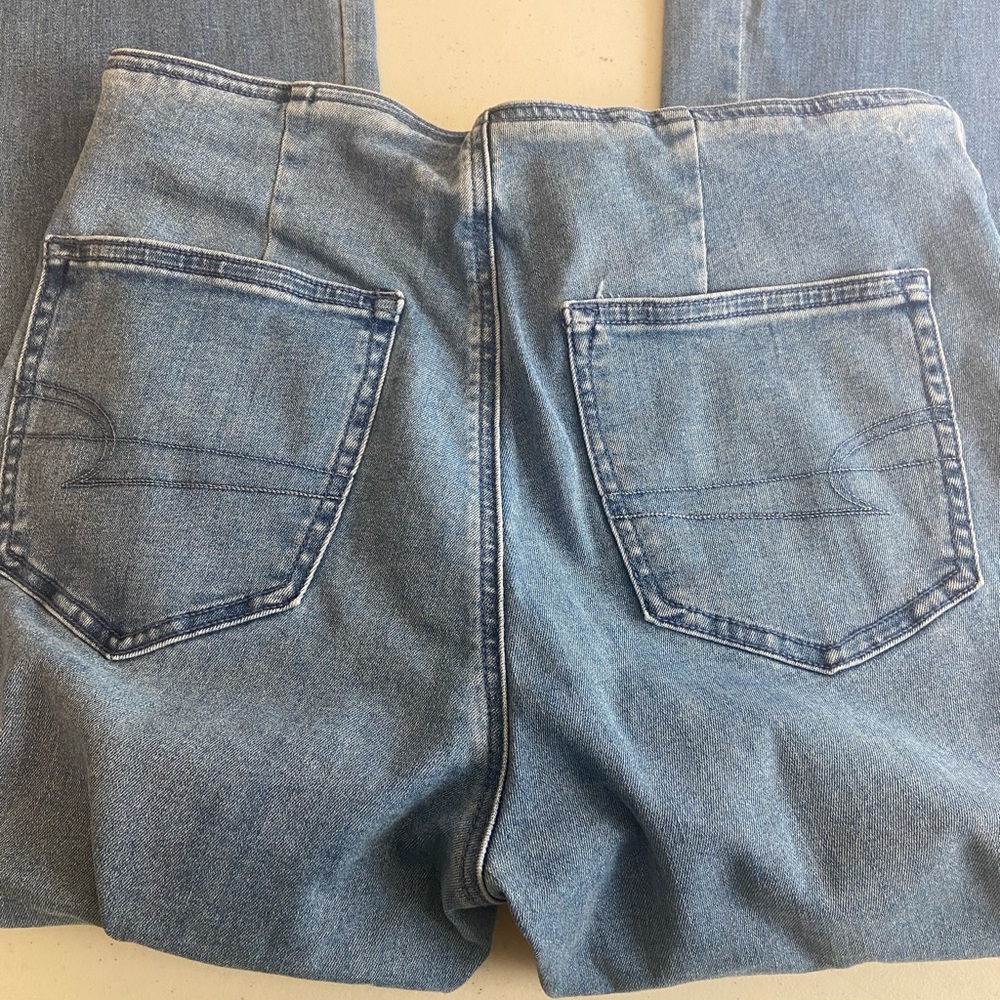 American Eagle Outfitters Light Blue Cropped Jeans